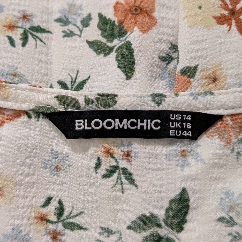 Bloomchic Size 14 Floral Faux Wrap Flutter Sleeve Top EUC - Picture 4 of 6